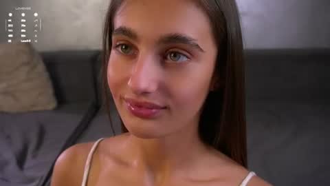 Isabella online show from June 12, 2026, 1:04 am