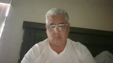 Snapshot of czar1974 chatting on November 27, 2025, 2:52 pm czar1974 online show from November 27, 2025, 2:52 pm