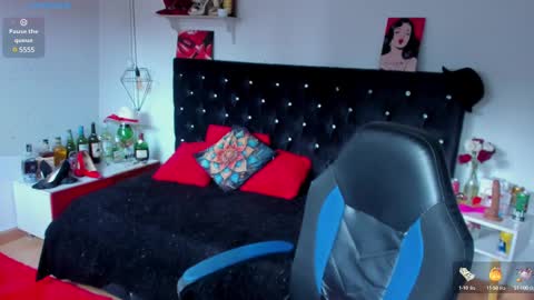 Mia  online show from February 13, 2025, 12:32 pm