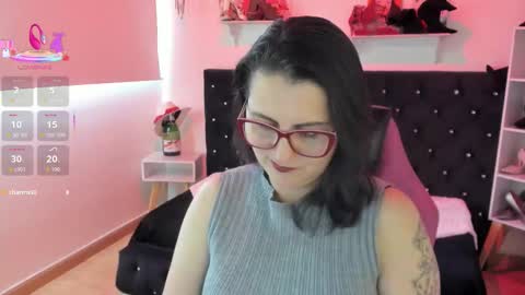 Mia  online show from October 7, 2025, 1:08 pm