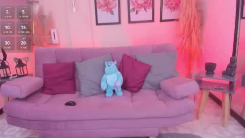 Daniela  online show from November 12, 2025, 12:05 pm