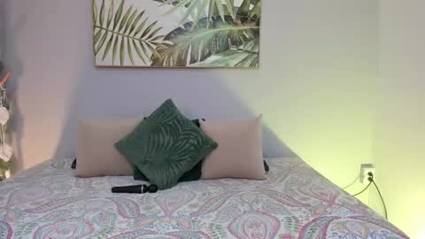 Daphne online show from October 2, 2025, 11:50 am