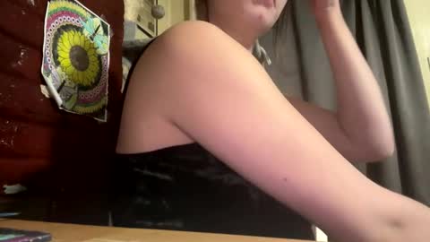 dabqueen_1994 online show from February 17, 2026, 12:34 pm