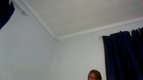 Snapshot of dad_tothesehoes chatting on February 12, 2025, 6:09 pm dad_tothesehoes online show from February 12, 2025, 6:09 pm