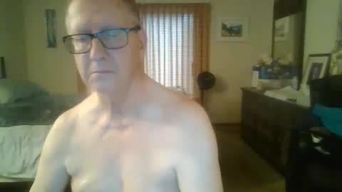 daddddy2023 online show from January 7, 2025, 8:21 pm