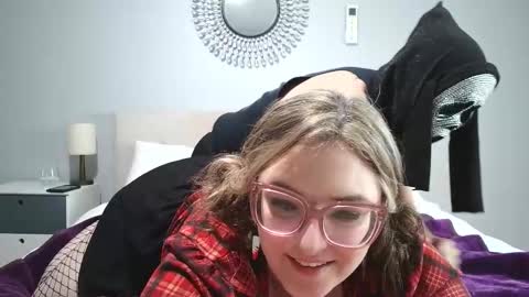Snapshot of daddies_princesss chatting on March 7, 2026, 7:00 pm daddies_princesss online show from March 7, 2026, 7:00 pm