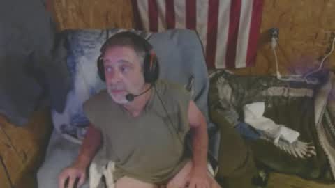 Snapshot of daddy38345 chatting on October 6, 2025, 12:08 am daddy38345 online show from October 6, 2025, 12:08 am