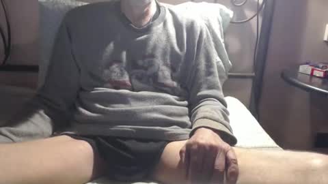 Snapshot of daddylove2017 chatting on October 24, 2025, 2:46 pm alby online show from October 24, 2025, 2:46 pm