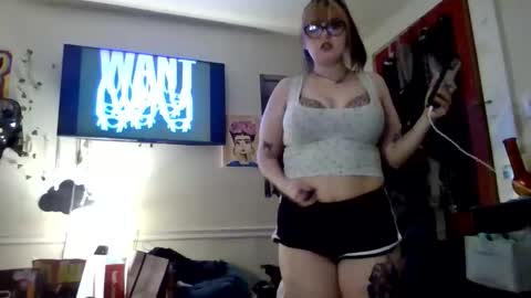 Snapshot of dadsdoll2 chatting on March 26, 2026, 1:01 am dadsdoll2 online show from March 26, 2026, 1:01 am