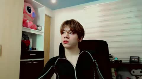 dae_lune online show from March 24, 2026, 2:38 am