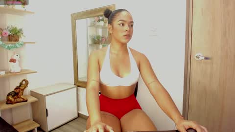 Snapshot of daenerys_targa chatting on December 20, 2024, 4:20 am Lesly online show from December 20, 2024, 4:20 am