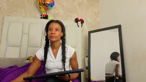 daffnelewis online show from April 25, 2026, 11:13 am