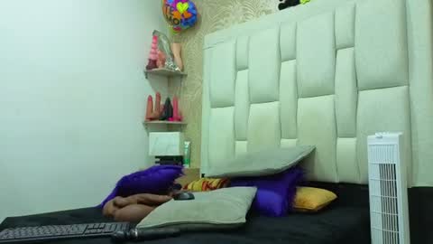 daffnelewis online show from August 6, 2026, 11:23 am