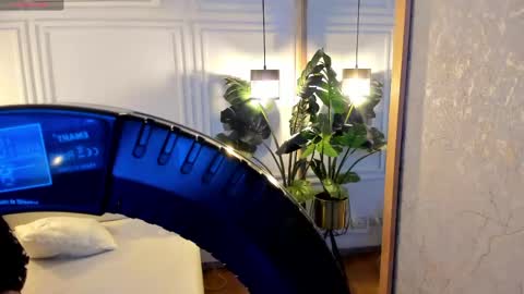 dafne_hillss online show from April 29, 2026, 11:47 am