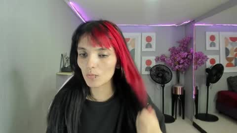 dafne huges online show from February 10, 2025, 10:30 pm