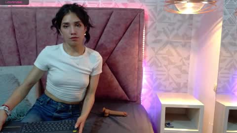 dafnee_e online show from January 18, 2025, 6:43 pm