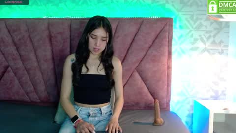dafnee_e online show from February 3, 2025, 8:46 pm