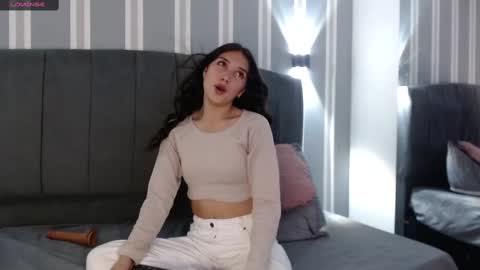 dafnee_e online show from February 9, 2025, 9:17 pm