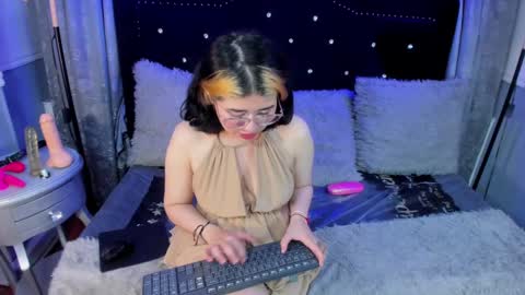 Dafne  online show from September 10, 2025, 10:37 am