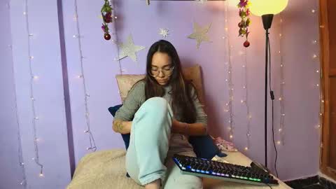 Snapshot of dafnemel chatting on December 22, 2025, 6:38 pm dafnemel online show from December 22, 2025, 6:38 pm