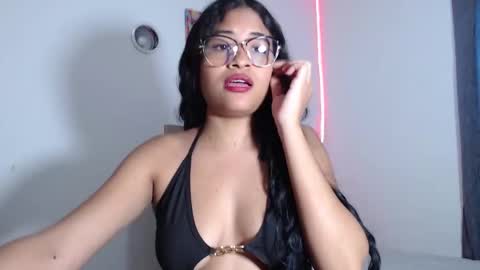 Snapshot of dafnnee_ross chatting on November 7, 2025, 3:34 pm DAFNNE online show from November 7, 2025, 3:34 pm