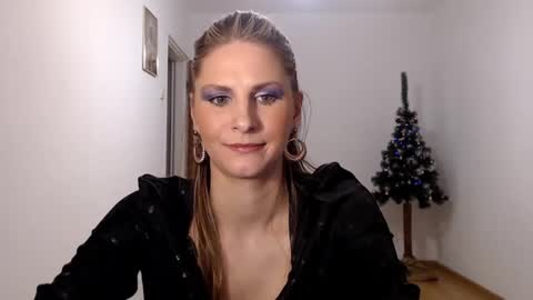 Snapshot of dagmariepiquant chatting on December 15, 2024, 7:21 pm Dagmarie online show from December 15, 2024, 7:21 pm