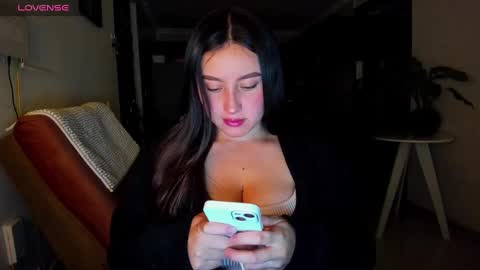 Snapshot of dahi_anne chatting on January 19, 2025, 1:32 am Call me D online show from January 19, 2025, 1:32 am