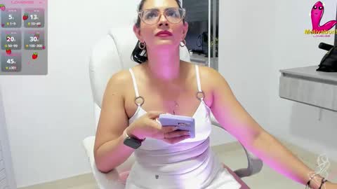 Snapshot of dahian_carter chatting on November 10, 2025, 11:15 pm Dahian online show from November 10, 2025, 11:15 pm