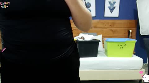  Dahiana  online show from September 24, 2025, 9:51 pm