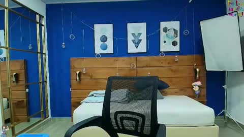  Dahiana  online show from November 18, 2025, 8:35 pm