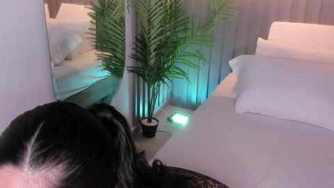 dahianthompson1_ online show from March 25, 2026, 8:48 pm