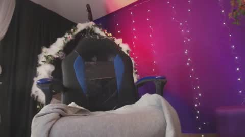 Dahlia online show from October 28, 2025, 1:42 am