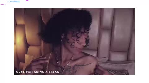 Snapshot of daiana_curly chatting on February 21, 2025, 12:39 pm Daiana online show from February 21, 2025, 12:39 pm