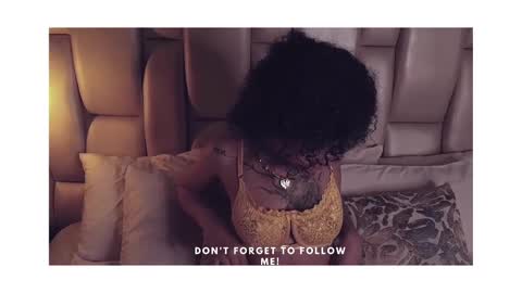 Snapshot of daiana_curly chatting on March 11, 2025, 10:20 pm Daiana online show from March 11, 2025, 10:20 pm