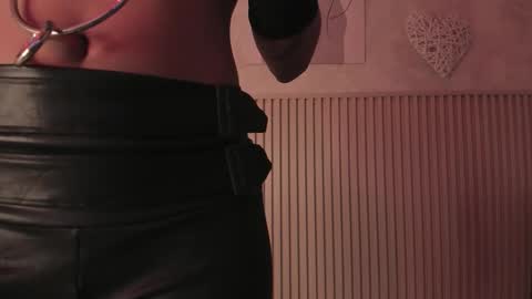 Snapshot of daiana_curly chatting on October 30, 2025, 9:26 pm Daiana online show from October 30, 2025, 9:26 pm