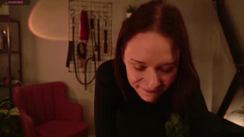 daily_glam online show from October 9, 2025, 12:47 pm