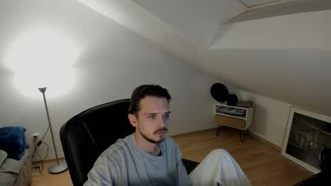 Snapshot of daimon_hall chatting on October 21, 2025, 10:10 pm Daimon online show from October 21, 2025, 10:10 pm