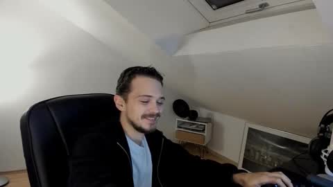 Snapshot of daimon_hall chatting on October 22, 2025, 11:15 pm Daimon online show from October 22, 2025, 11:15 pm