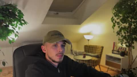 Snapshot of daimon_hall chatting on November 14, 2025, 12:20 am Daimon online show from November 14, 2025, 12:20 am