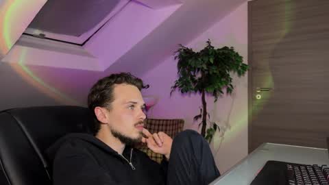 Daimon  online show from April 11, 2026, 6:34 pm