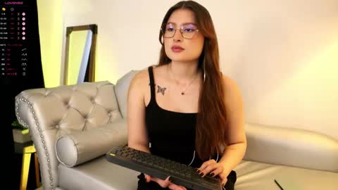 Lauren            online show from October 21, 2025, 1:56 pm