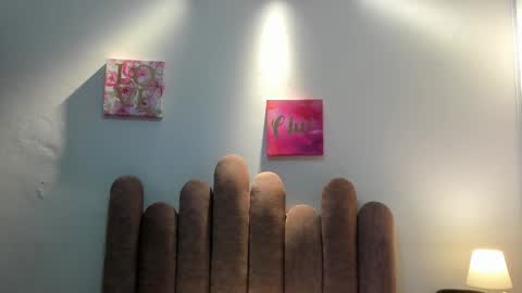 Snapshot of daisy93_ chatting on October 3, 2025, 12:13 pm D A I S Y online show from October 3, 2025, 12:13 pm