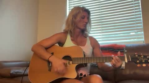 Snapshot of daisy9kat chatting on October 26, 2025, 3:18 pm Daisy137 online show from October 26, 2025, 3:18 pm