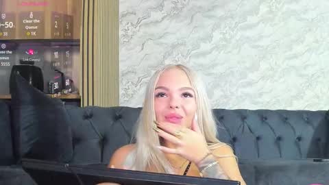 DaIsy Abby online show from October 19, 2025, 6:58 am