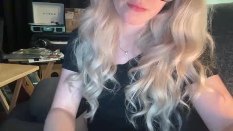 Snapshot of daisy_divine_69 chatting on September 29, 2025, 2:00 pm DaisyDivine online show from September 29, 2025, 2:00 pm