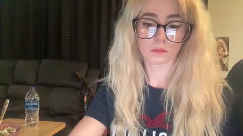 Snapshot of daisy_divine_69 chatting on October 13, 2025, 1:22 pm DaisyDivine online show from October 13, 2025, 1:22 pm