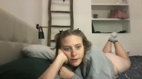 daisy_lately online show from November 18, 2025, 2:54 pm