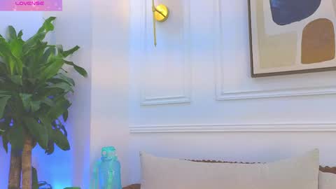 Daisy Price online show from May 4, 2026, 10:33 am