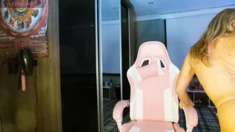 Snapshot of daisydeliciousxx chatting on December 5, 2024, 2:00 pm DaisyDeliciousxx online show from December 5, 2024, 2:00 pm