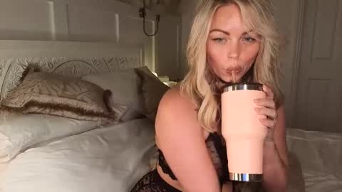 Snapshot of daisydreams_cumtrue chatting on March 1, 2026, 10:12 pm Daisy Dreams online show from March 1, 2026, 10:12 pm